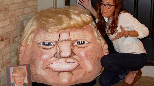 　2015年、オハイオ出身のアーティストであるJeanette Paras氏が、374ポンド（170kg）もある巨大なカボチャを公開した。同氏が約10時間かけてTrump氏の顔を入念に描いた、素晴らしい作品だ。