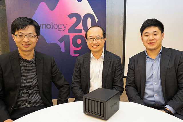 左から台湾Synology CEOのDerren Lu氏、Synology Japan代表取締役のJones Tsai氏、セールスマネージャーの田野久敏氏