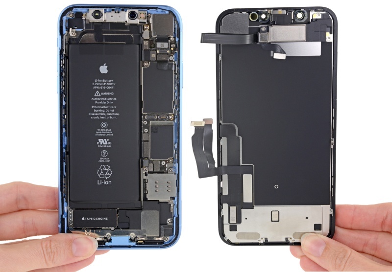 iPhone 8と似た内部構造（出典：iFixit）