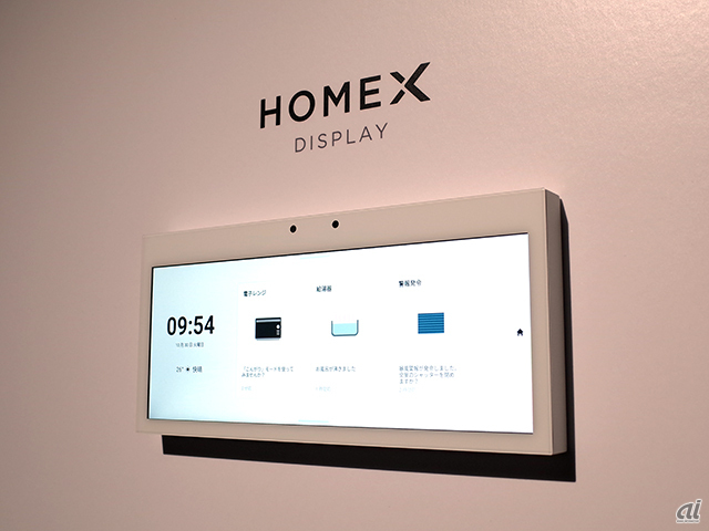 　10月30日に発表された、くらしの統合プラットフォーム「Home X」プラットフォームに対応した「Home X Display」が会場内で初披露された。タッチ式ディスプレイで、約20の機器につながり、一括コントロールできることが特長。展示時間は限定されていた。