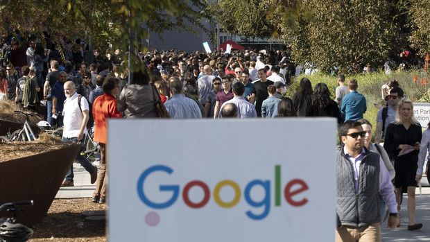 　セクハラの申し立てに対するGoogleの対応、特に幹部レベルでの対応に抗議して、Googleの従業員たちが米国時間11月1日、世界中のGoogleのオフィスの外でストライキを展開した。

　ストライキは東京で現地時間午前11時頃から始まった。シンガポールやダブリン、ロンドン、ベルリン、チューリッヒ、ニューヨークなどのオフィスも各地で現地時間午前11時頃にストライキを実施した。
