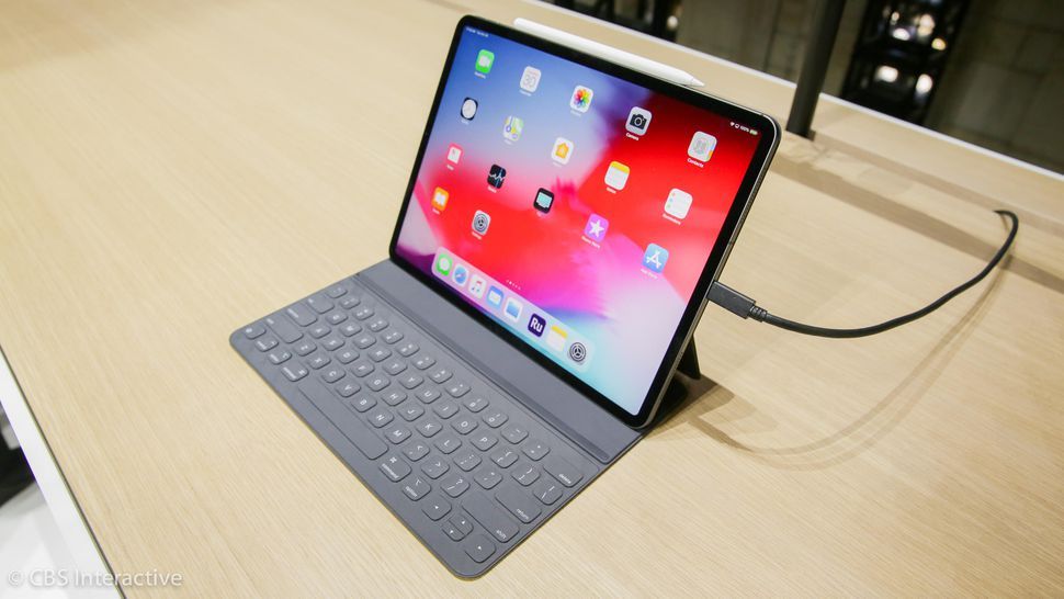 「iPad Pro」の2018年モデルはUSB-Cポートで充電し、他のデバイスと接続する