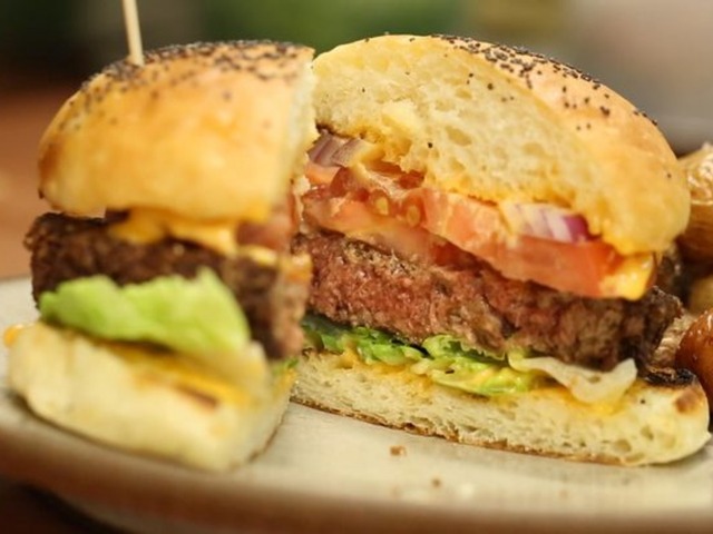 ハンバーガーの正しい食べ方教えます 食のエキスパートらが語る納得のコツ Cnet Japan