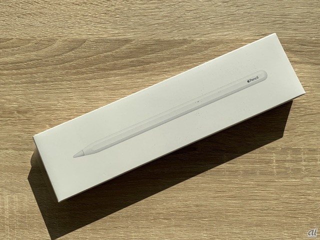 　ここからはアクセサリも紹介していこう。第二世代のApple Pencilのパッケージ。Apple Pencilは、新しく出た第二世代のものしか使えない。