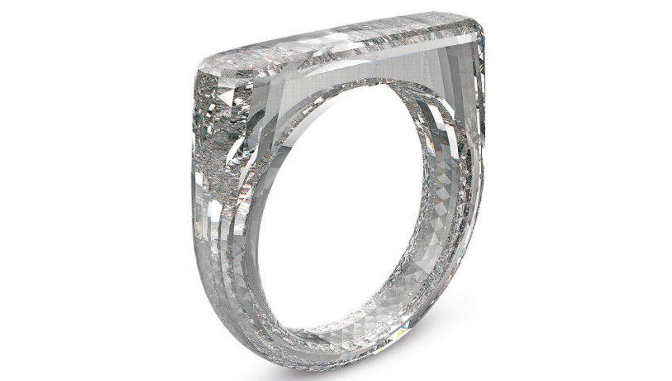 Jony Ive氏らによるダイヤの指輪