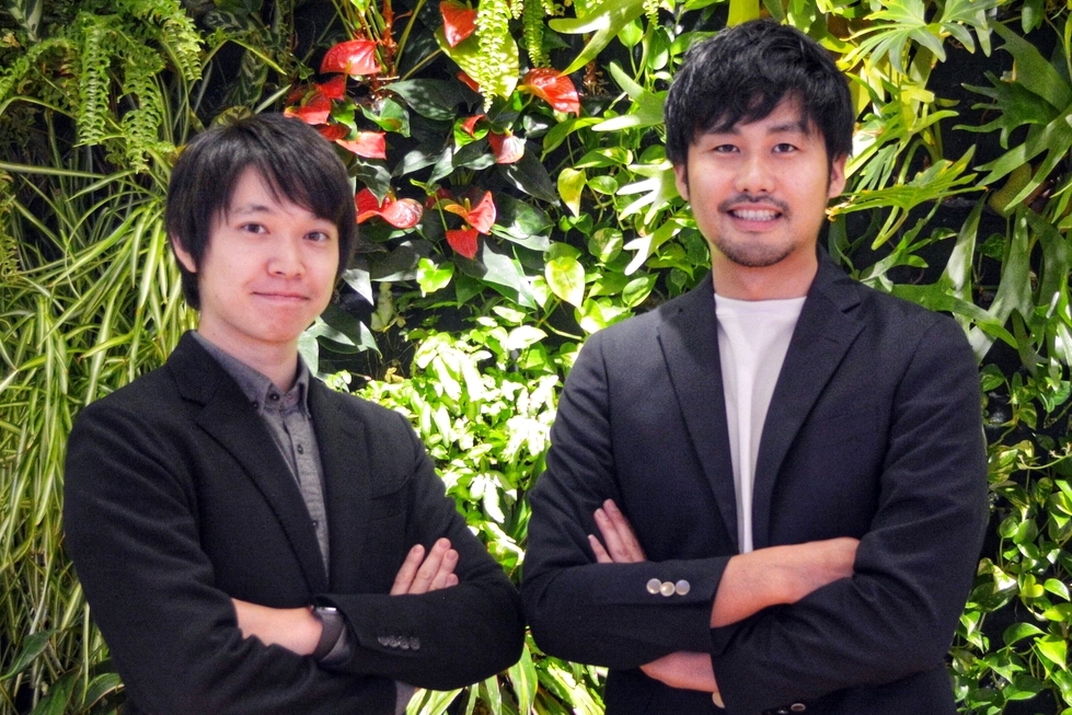 左から、DMMのCTOである松本勇気氏、インフラトップ代表取締役/CEOの大島礼頌氏