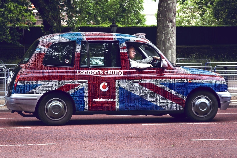 ロンドンを走るタクシーのイメージ（出典：Pexels）