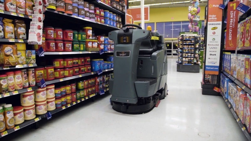 Walmartの店舗で働くBrainOS搭載ロボット（出典：Brain）
