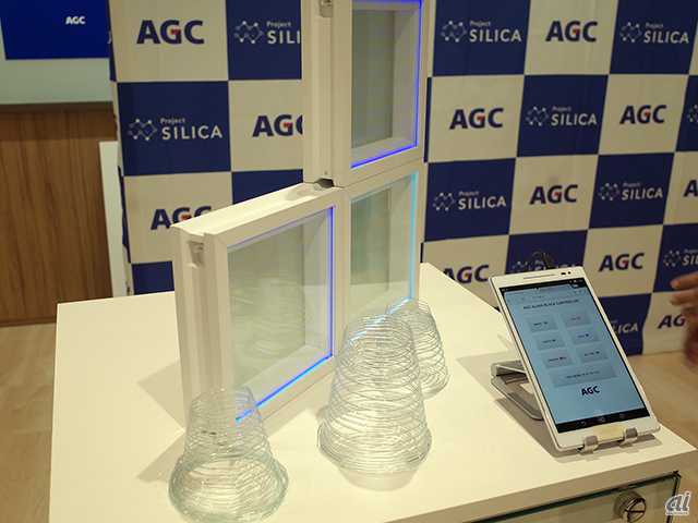 好みの機能を自由に組み換え、インタラクティブにデザインできる「IoTガラスブロック」と「踊るガラス」