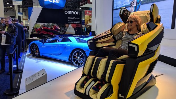 　韓国企業Bodyfriendが、Lamborghiniの「Aventador Roadster」をモデルにして製造したこのマッサージチェアは、「4Dマッサージ」をしてくれる。価格は3万ドル（約320万円）。