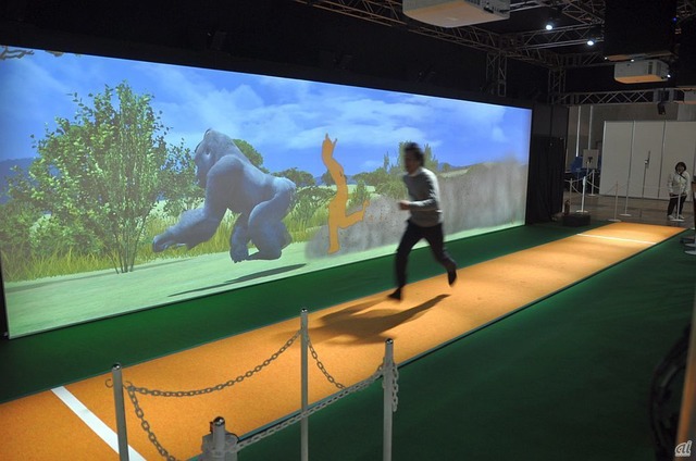 　大阪にあるバラエティスポーツパーク「VS PARK」の体感型アクティビティ「ニゲキル」が出展。速さ自慢の猛獣たちと10メートル競走を行うというもの。