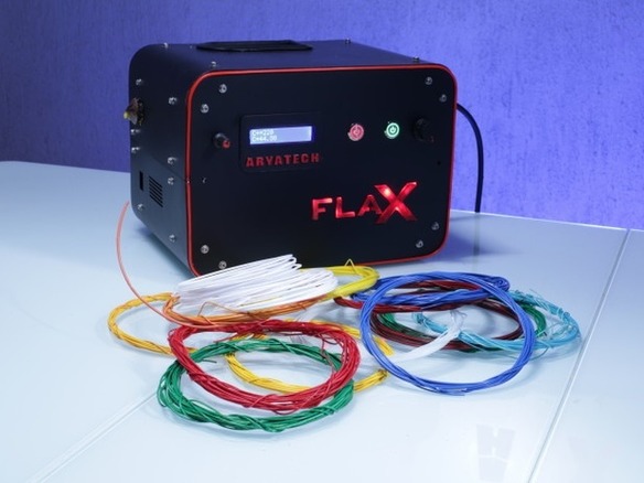3Dプリンター用フィラメントを自作できるマシン「FlaX」--PETボトルの再利用も