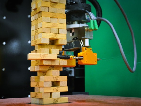 MIT、ジェンガがプレイ可能なロボット開発--少し押して感触と映像からブロックを選択