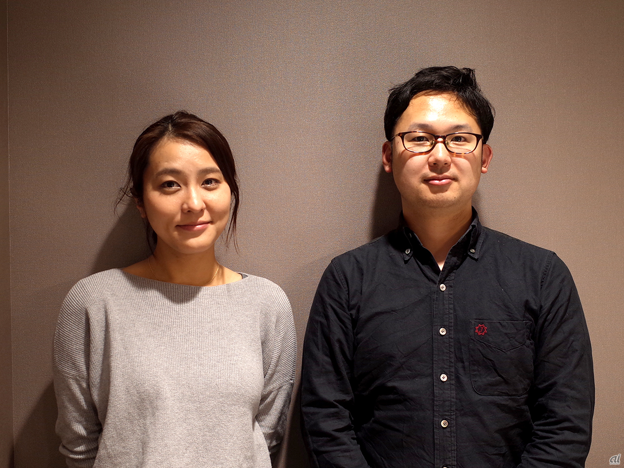 カシワバラコーポレーション 事業開発プロジェクト室 CON-TECHプロジェクト　プロジェクトマネージャーの山田浩司氏（右）と、経営企画室の妹尾優子氏（左）