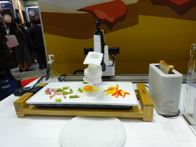 朝食をつくるロボットのデモやAmazon Payが使えるカフェも--写真で見るHCJ2019