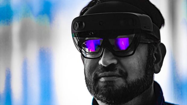 　Microsoftが新しい複合現実ヘッドセット「HoloLens 2」を発表した。