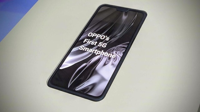 Oppoの5Gスマートフォン

　中国のスマートフォンメーカーOppoも5Gに対応し、5Gスマートフォンのプロトタイプを披露した。Oppoは3つのカメラを搭載する未来のスマートフォンも発表した。