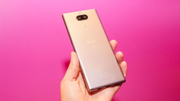 　デザインは、最近の多くの「Xperia」スマートフォンに似ている。