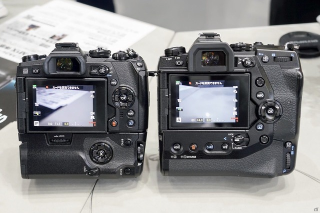 　E-M1 Mark IIと比較すると、グリップの張り出し具合がよくわかるだろう。これまで、小型に軸足を置いていたオリンパスだが、E-M1Xは操作性を第一に置いた。