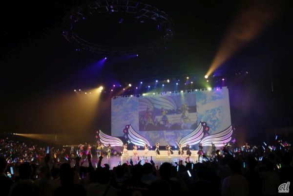 満員となった舞浜アンフィシアターで、シャニマスキャスト陣によるライブイベントが開催された