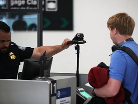 米、20空港に顔認識システムを計画か--データの扱いに懸念も
