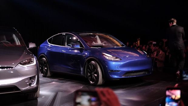 　Teslaの最高経営責任者（CEO）であるElon Musk氏が電気SUV「Model Y」を発表。