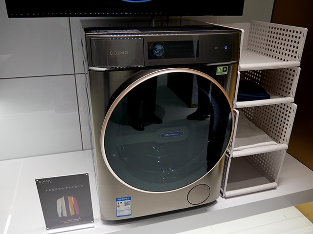 　COLMOの洗濯機「CLDC12」。