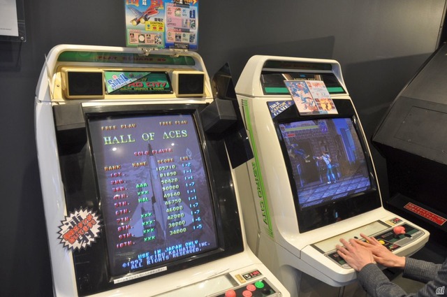 　シューティングゲーム「雷電II」（左）に、アクションゲーム「ファイナルファイト」（右）。