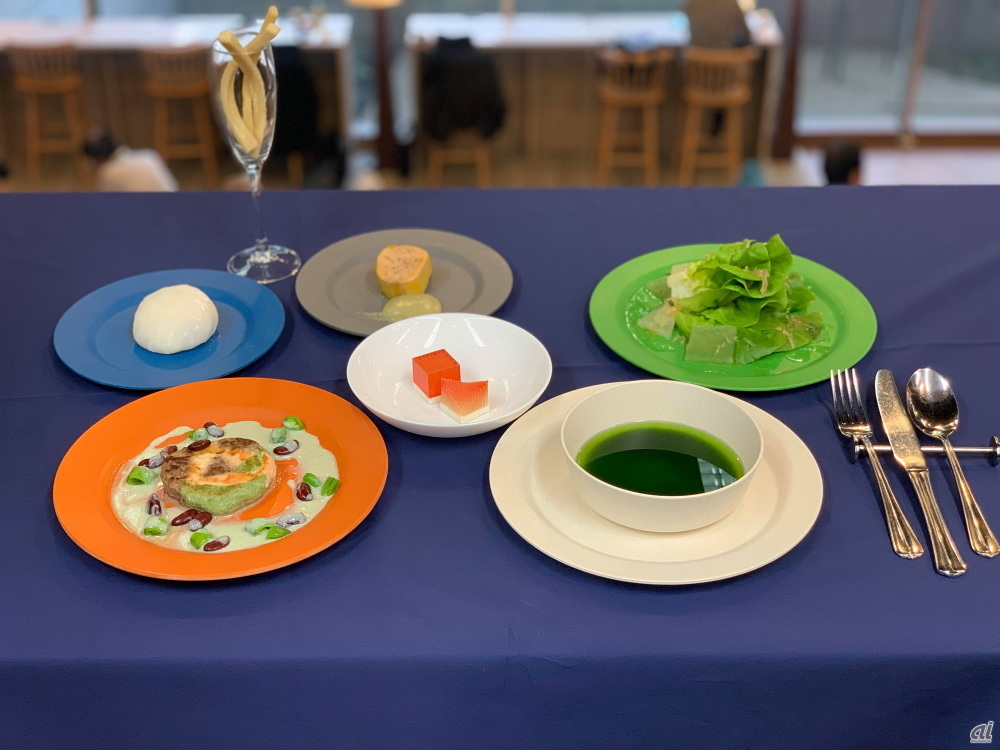 料理人が再現して披露した