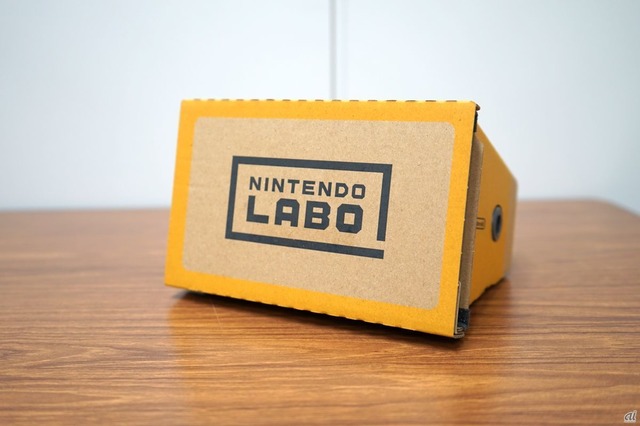 　VRゴーグル。正面には「Nintendo Labo」のロゴ。
