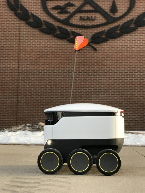 キャンパス内でロボット食品配達サービスを開始（出典：NAU）
