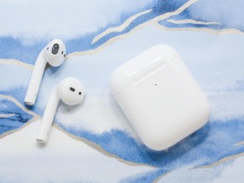 アマゾン、「Alexa」搭載イヤホンを開発か--アップル「AirPods」に対抗