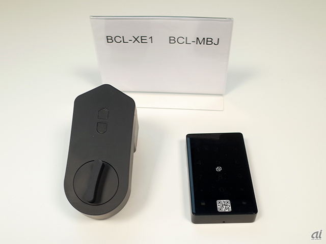 スマートロック「BCL-XE1」（左）と外付けPINパッド「BCL-MBJ1」（右）