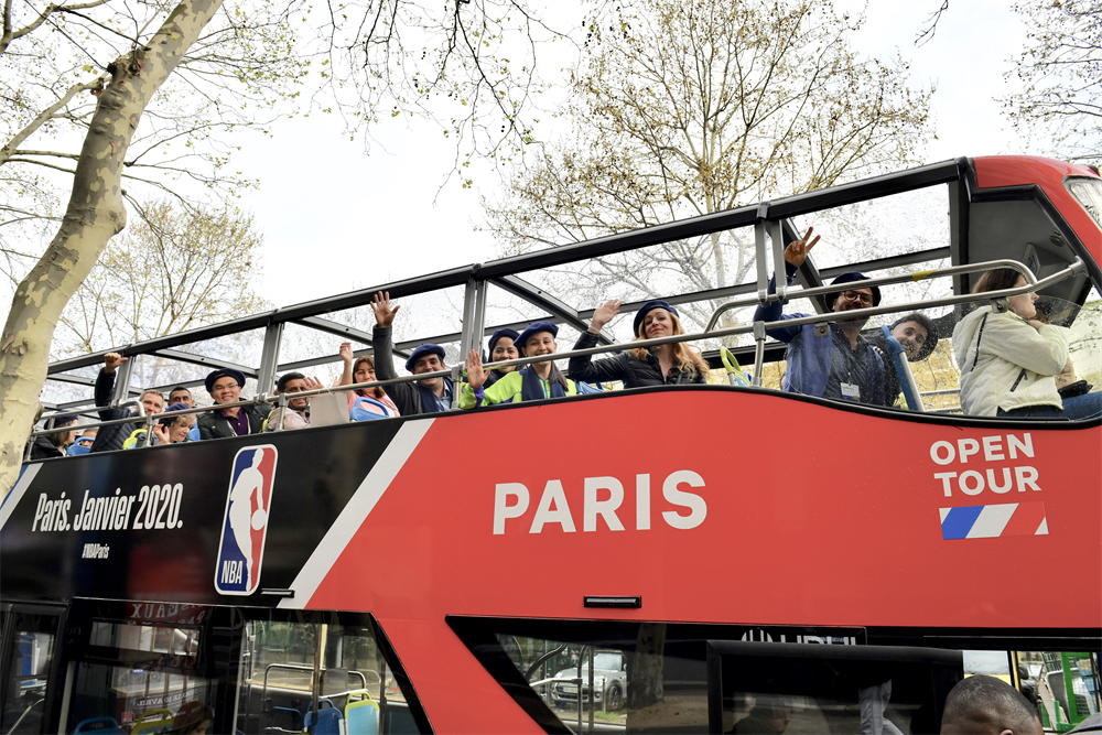 参加者たちは、どのような授業プランをデザインすればいいか、アイデアを広げるためにパリの街へ繰り出した。