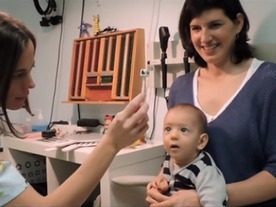 ファーウェイ、子どもの視力障がいをスマホのAIで早期発見へ--生後6カ月から診断