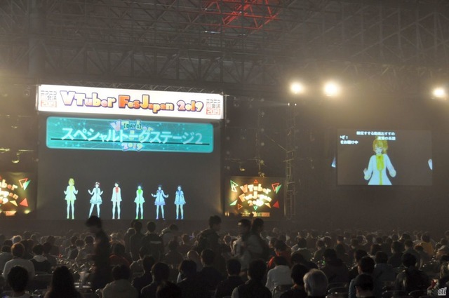 　大型ステージ「VTuber Special Stage」では、トークやライブも行われた。