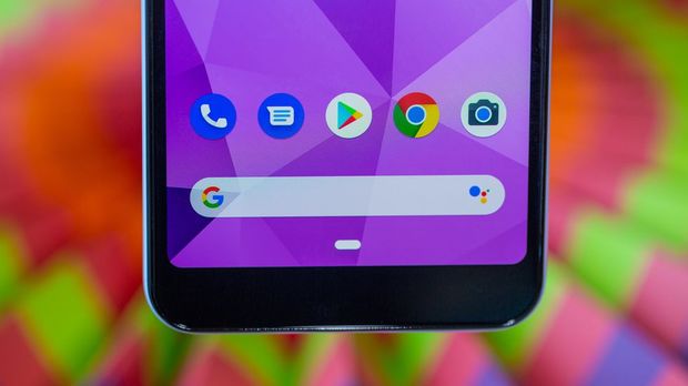 　Pixel 3aのOSは「Android 9.0」で、本体の側面をぎゅっと握ると「Googleアシスタント」を起動できる。