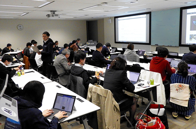日本マイクロソフト関西支店が会場の「Global AI Nights Osaka」には平日の夜にも関わらず40人近くが参加した