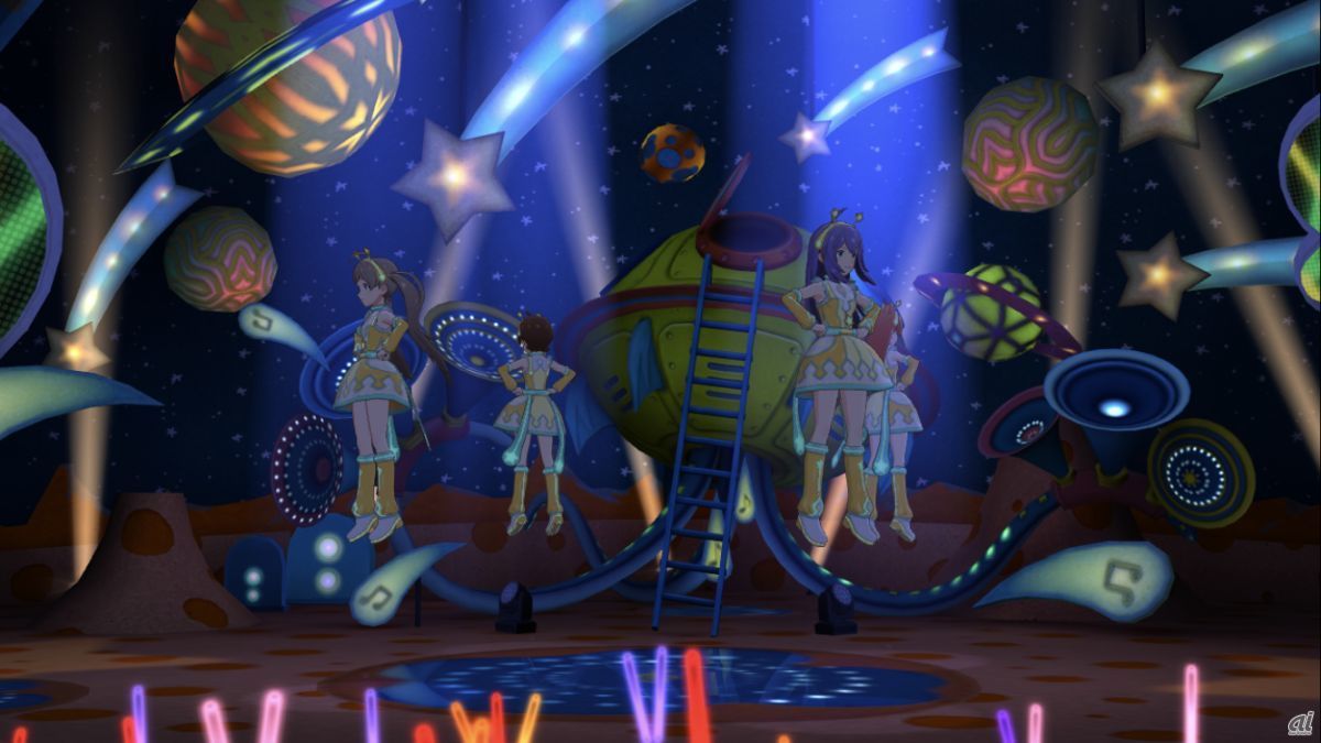 不時着した宇宙船を思わせるオブジェがあるステージで歌い踊る。曲が終わると、宇宙に帰っていくようなイメージで、4人が回転しながら宙に浮くという演出も