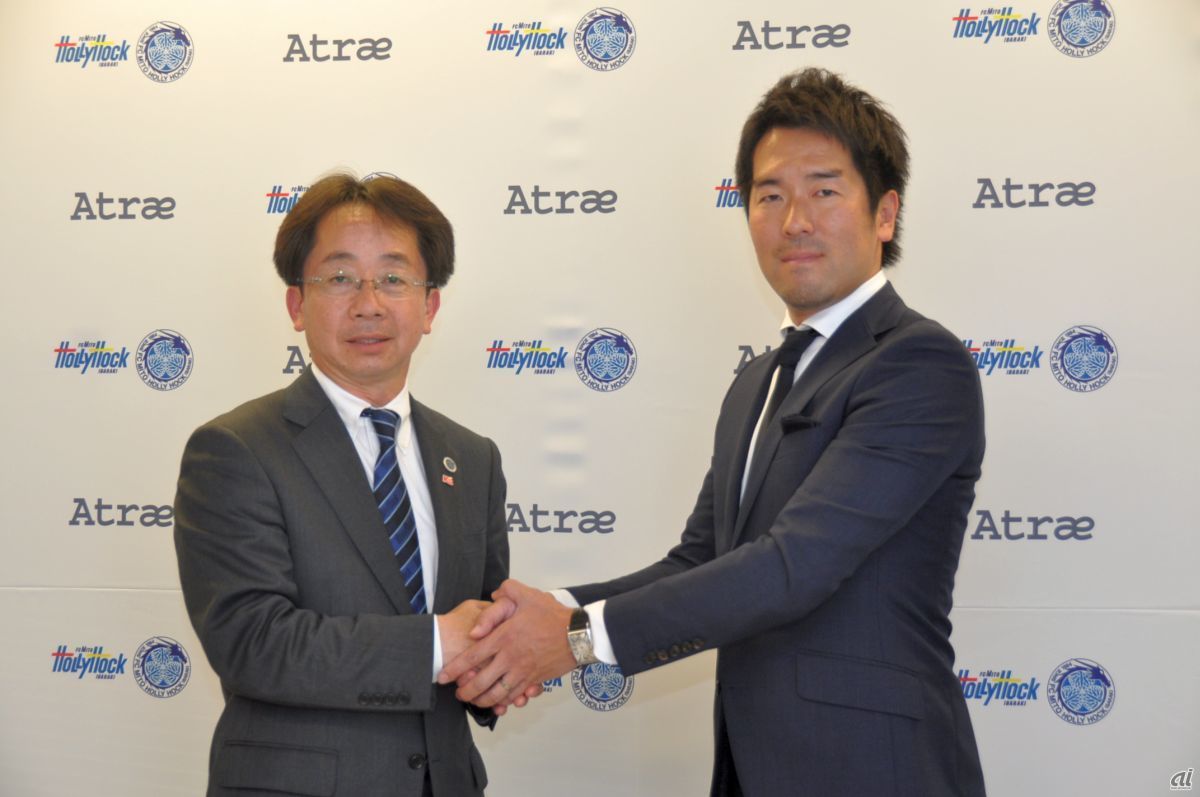 フットボールクラブ水戸ホーリーホック代表取締役の沼田邦郎氏（左）、アトラエ代表取締役CEOの新居佳英氏（右）