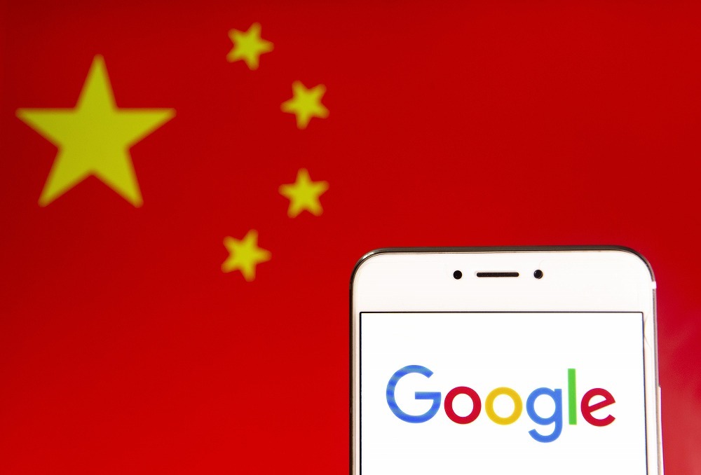 Googleのロゴと中国の国旗