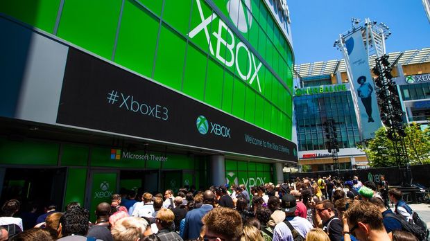 　米国時間6月9日、Microsoftによる「Xbox」のイベントが行われた。ロサンゼルスの「Microsoft Theater」の外の様子。