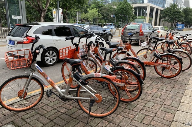 　最後は、シェアサイクルサービス「Mobike（モバイク）」を体験。シェアサイクル市場は縮小傾向にあると報じられているが、5月中旬時点では、深センのいたるところに自転車が置かれており、多くの市民が乗っていた。