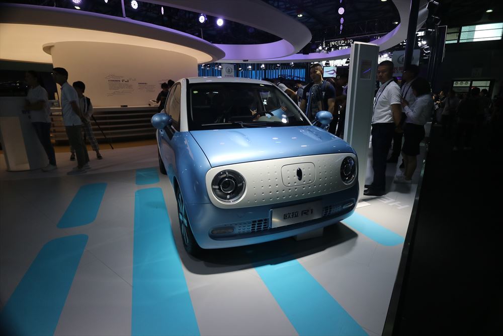 中国ではあまりみられない欧州風なスタイルの小型電気自動車。名前も「欧拉R1」と欧州の文字が含まれている