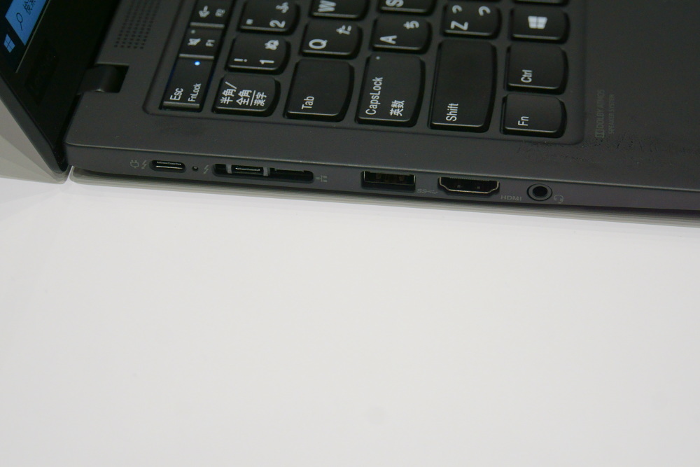 ThinkPad X1 Carbonの左側面