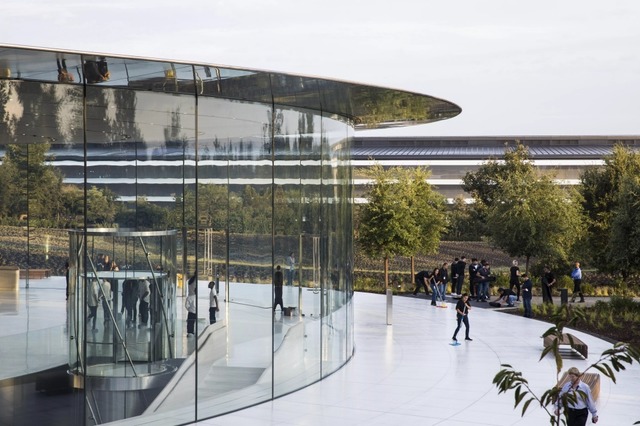 　米カリフォルニア州クパチーノにある本社「Apple Park」は、2017年に従業員向けにオープンした。