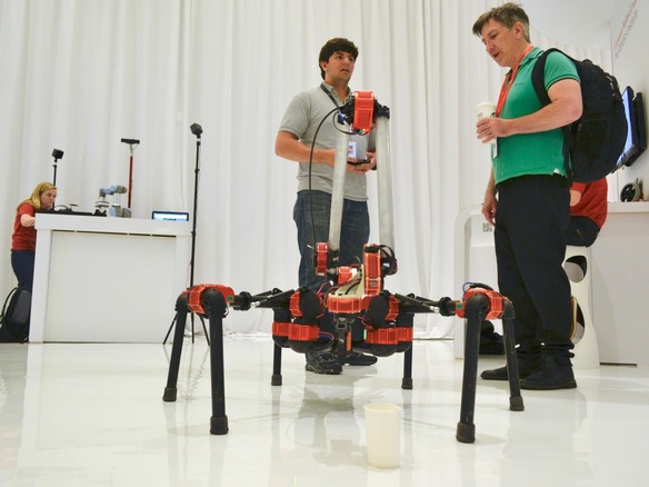 進化する倉庫ロボット、レジなし店舗--アマゾンに聞くAIと自動化の未来