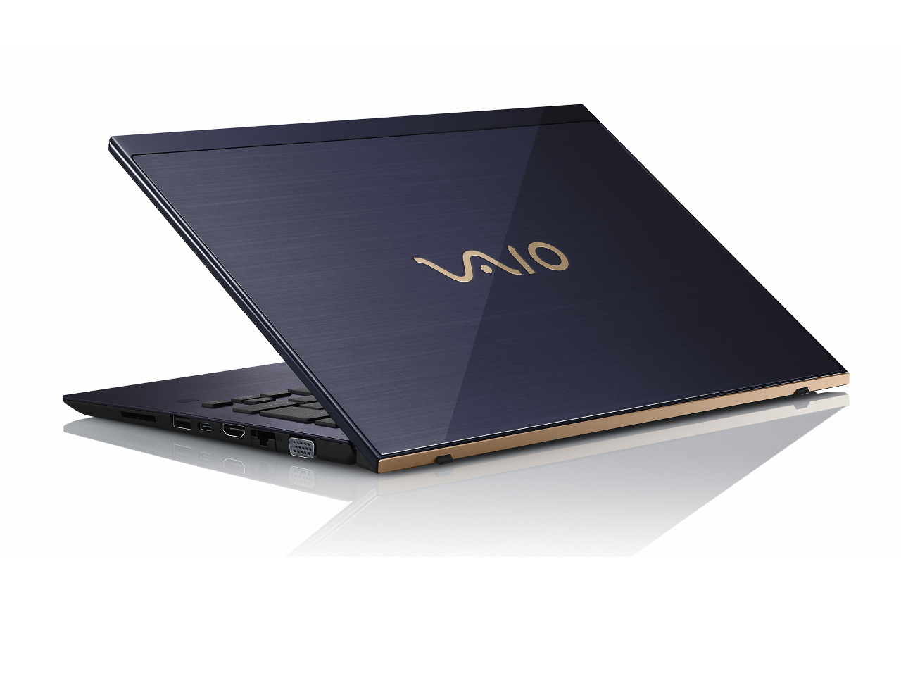 コンセプトは「メインマシンの最小形」--VAIO、約897gの「VAIO