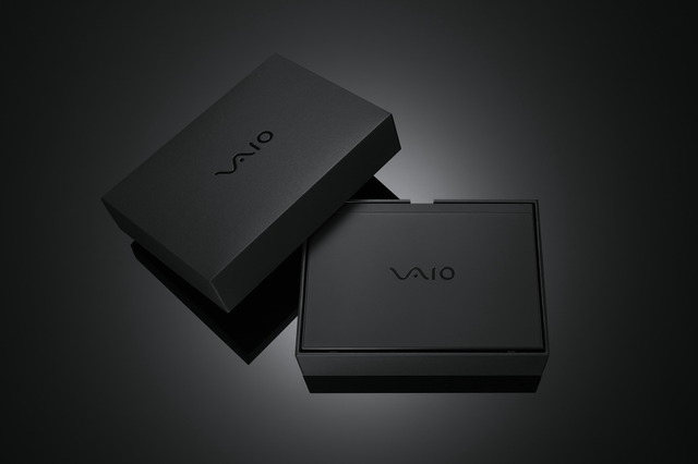 　ブラックロゴを採用し、背面もすべてブラックで統一したスペシャル仕様「VAIO SX12 ALL BLACK EDITION」も数量限定（数は非公開）でラインアップする。