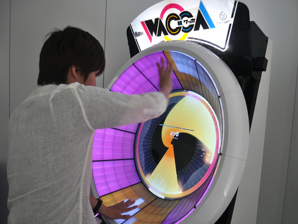 360度タッチパネルが生むアケゲーならでは体験--マーベラスのリズムゲーム「WACCA」
